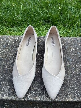 Life Stride Women's Nude Pointed-Toe Ballet Flats